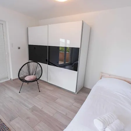 Prázdninový dům Charming Three Bedroom House Turanj