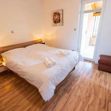 Prázdninový dům Charming Three Bedroom House *