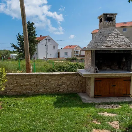 Charming Three Bedroom House Prázdninový dům Turanj