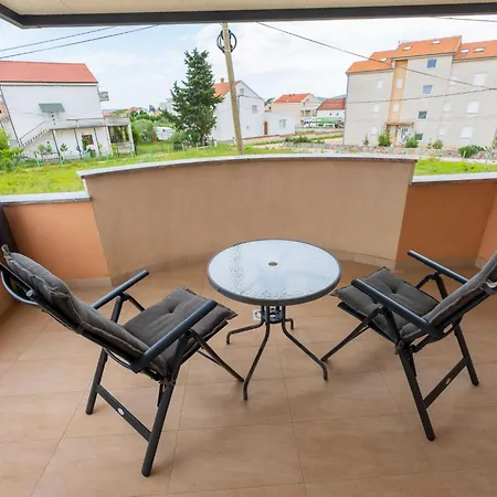 Prázdninový dům Charming Three Bedroom House Turanj