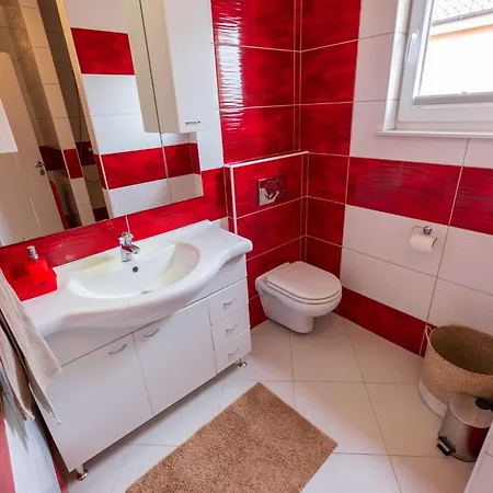 Charming Three Bedroom House * Turanj